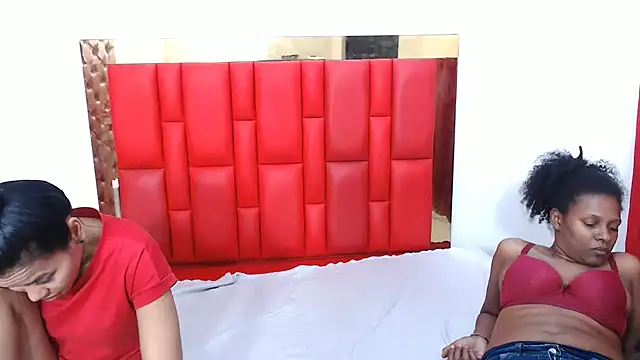 Snapshot of lizeth_keilyn chatting on October 23, 2:45 pm lizeth keilyn online show from October 23, 2:45 pm