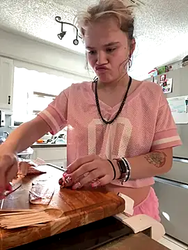 Snapshot of Cutiepiespanks chatting on October 10, 9:09 pm Cutiepiespanks online show from October 10, 9:09 pm