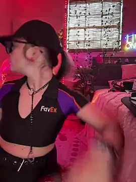 Snapshot of Cutiepiespanks chatting on October 5, 7:52 pm Cutiepiespanks online show from October 5, 7:52 pm