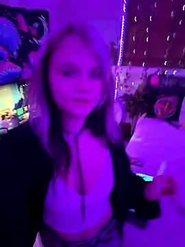 Snapshot of Cutiepiespanks chatting on September 21, 2:32 am Cutiepiespanks online show from September 21, 2:32 am