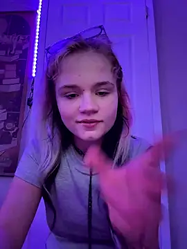 Snapshot of Cutiepiespanks chatting on September 27, 10:28 pm Cutiepiespanks online show from September 27, 10:28 pm