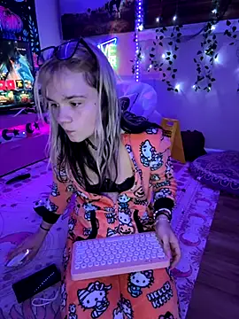 Snapshot of Cutiepiespanks chatting on October 12, 12:57 am Cutiepiespanks online show from October 12, 12:57 am