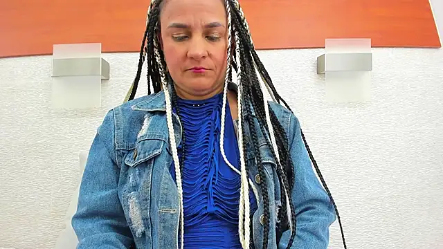 Snapshot of allice_green chatting on October 20, 2:47 am allice green online show from October 20, 2:47 am