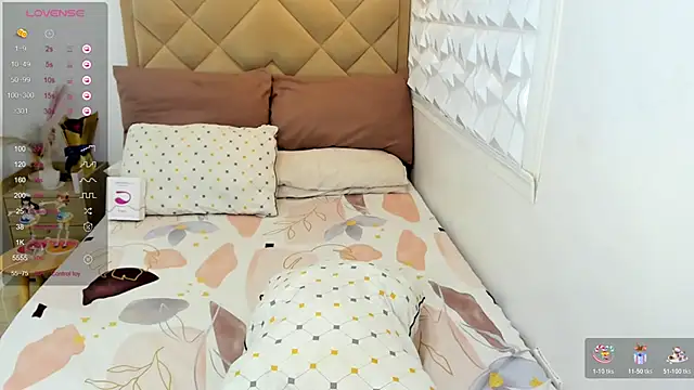 Snapshot of TsHeartXxx chatting on October 21, 7:23 am TsHeartXxx online show from October 21, 7:23 am