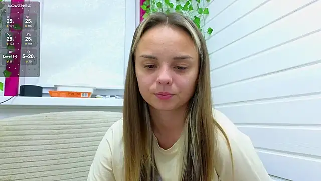 Misss Vikk online show from October 12, 3:25 pm