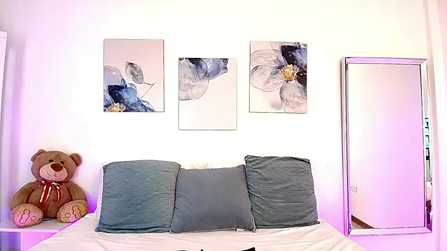 Isabella Harley online show from April 10, 1:28 pm