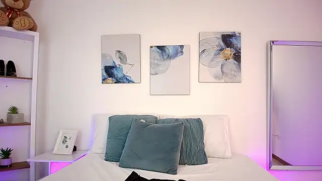 Isabella Harley online show from April 20, 1:36 pm