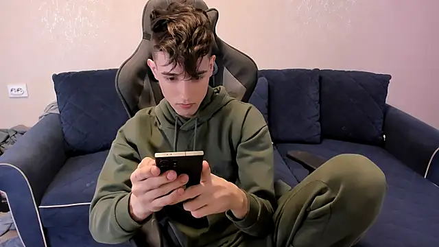 James Mills online show from October 29, 7:27 pm