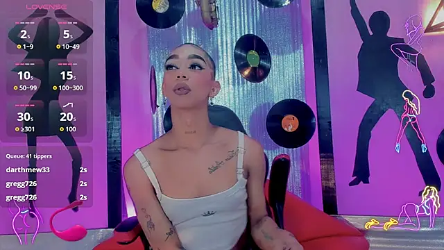 Snapshot of nickyminach_ chatting on October 31, 7:18 pm nickyminach  online show from October 31, 7:18 pm