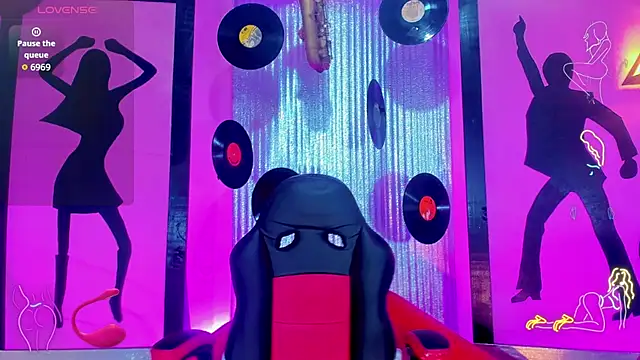 Snapshot of nickyminach_ chatting on October 23, 8:26 pm nickyminach  online show from October 23, 8:26 pm