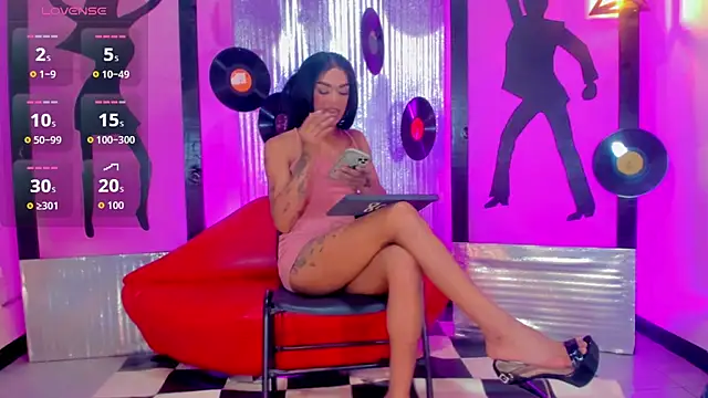 Snapshot of nickyminach_ chatting on September 19, 7:24 pm nickyminach  online show from September 19, 7:24 pm