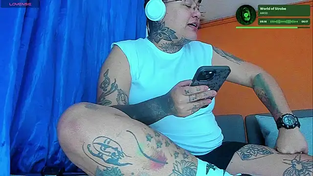 Snapshot of Techno_420_ chatting on October 14, 9:17 pm Techno 420 online show from October 14, 9:17 pm