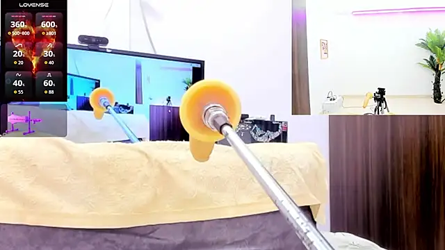 Paulina Davis  online show from November 5, 1:55 am