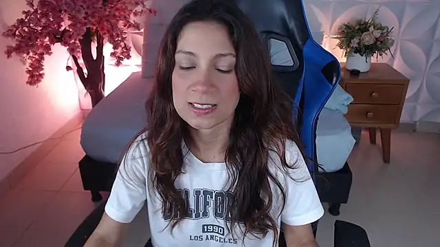 cora 22 online show from December 22, 1:36 pm