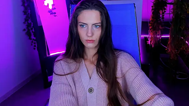 EmilyWilden online show from September 15, 8:00 am