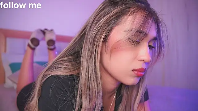 missjuliaa  online show from September 12, 3:29 am
