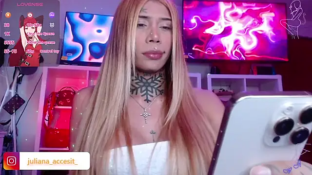 Snapshot of caroline_cossei chatting on November 1, 10:03 pm caroline cossei online show from November 1, 10:03 pm