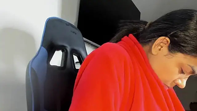 victoriachicas online show from October 25, 10:01 am