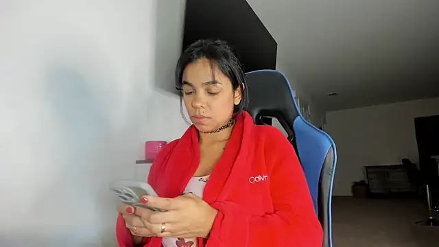 victoriachicas online show from October 21, 8:18 am