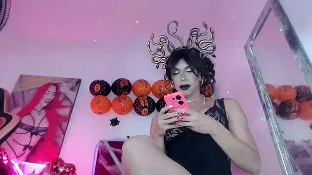 Snapshot of Latinabigcock chatting on October 31, 7:18 pm Latinabigcock online show from October 31, 7:18 pm