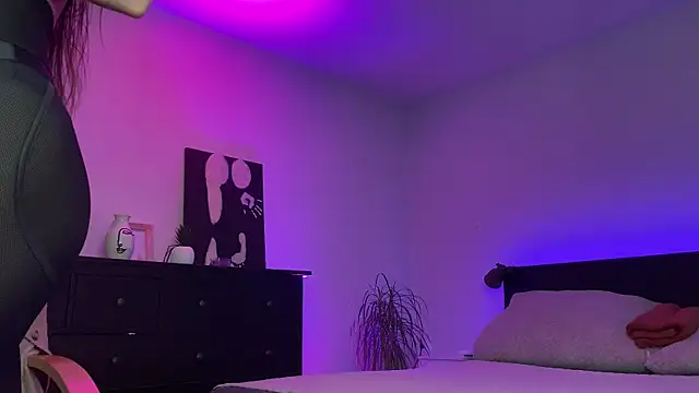 Snapshot of spottyyy chatting on October 13, 8:22 pm spottyyy online show from October 13, 8:22 pm