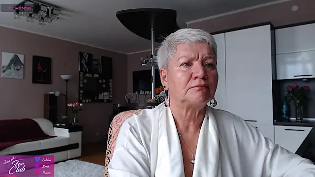roxana brooks online show from August 4, 6:41 am