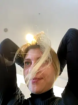 Snapshot of ValenciaShock chatting on September 28, 9:14 am ValenciaShock online show from September 28, 9:14 am