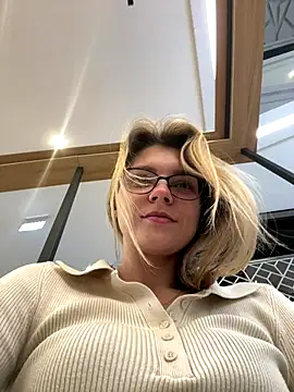 Snapshot of ValenciaShock chatting on October 6, 6:41 am ValenciaShock online show from October 6, 6:41 am