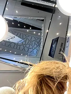 Snapshot of ValenciaShock chatting on October 15, 6:38 am ValenciaShock online show from October 15, 6:38 am