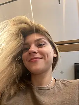 Snapshot of ValenciaShock chatting on September 22, 6:45 am ValenciaShock online show from September 22, 6:45 am