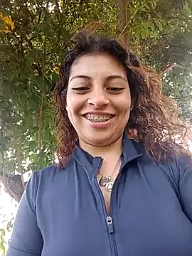 Iam Issaa online show from May 26, 6:18 pm