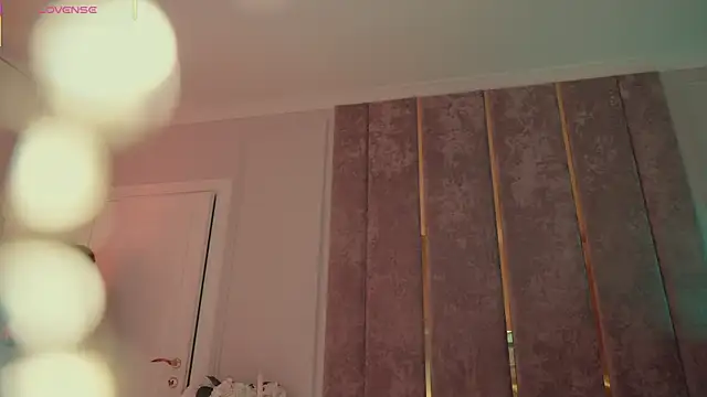 MilaDYstarlight online show from October 10, 4:34 pm