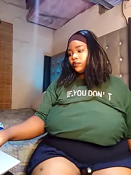 Snapshot of Aalyiah445 chatting on October 22, 7:41 pm Aalyiah445 online show from October 22, 7:41 pm