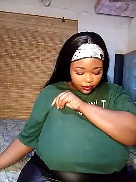 Snapshot of Aalyiah445 chatting on October 19, 5:48 pm Aalyiah445 online show from October 19, 5:48 pm