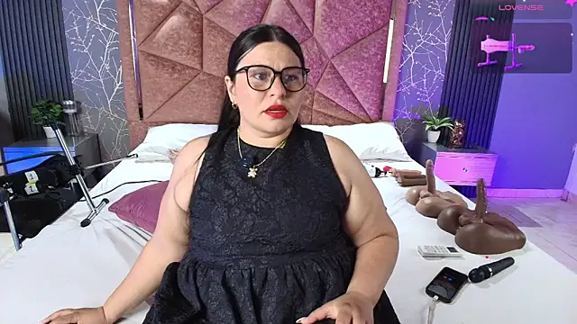 Amanda-Cruz online show from December 1, 9:28 pm