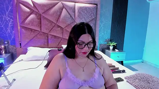 Amanda-Cruz online show from November 2, 1:42 am