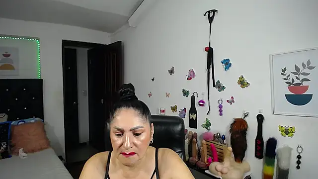 Snapshot of mature_bigboobs10 chatting on November 1, 4:16 am mature bigboobs10 online show from November 1, 4:16 am