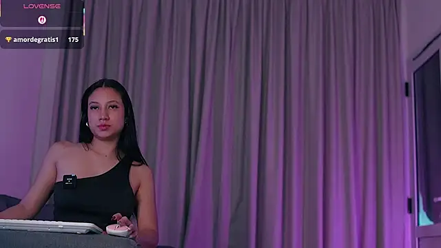 Snapshot of Alison_Miller9 chatting on October 10, 9:58 am Alison Miller9 online show from October 10, 9:58 am