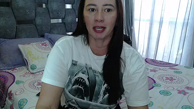 sara hott 1 online show from April 2, 2:25 pm