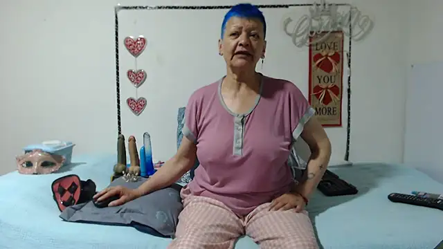 loquitaqueen011 online show from November 26, 2:40 pm