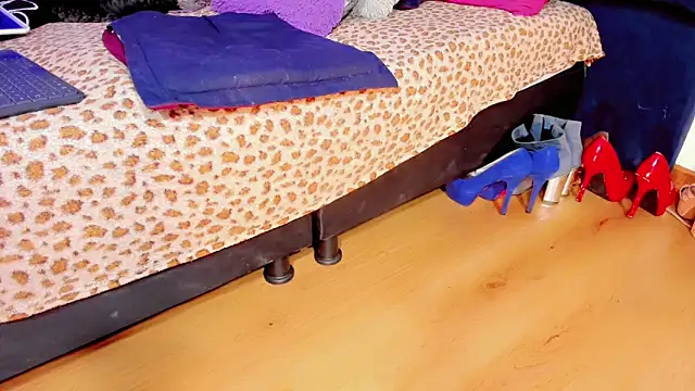 Snapshot of lesly_xx chatting on November 1, 3:21 am lesly xx online show from November 1, 3:21 am