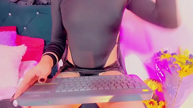 Snapshot of lesly_xx chatting on October 28, 3:34 am lesly xx online show from October 28, 3:34 am