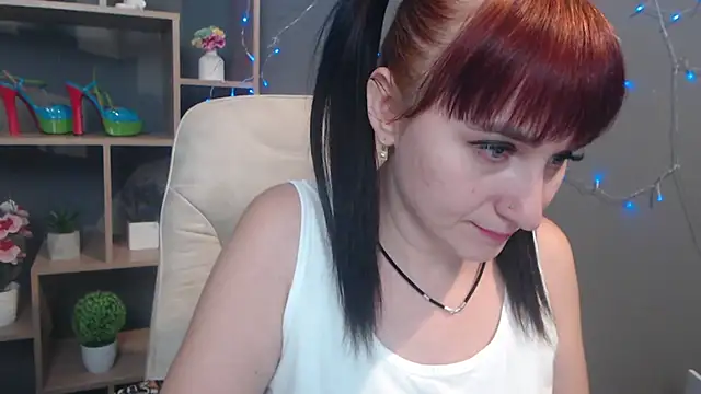 NinaFlawlees online show from November 13, 1:10 pm