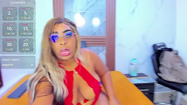 Snapshot of HannyMansonh chatting on October 18, 4:15 am HannyMansonh online show from October 18, 4:15 am