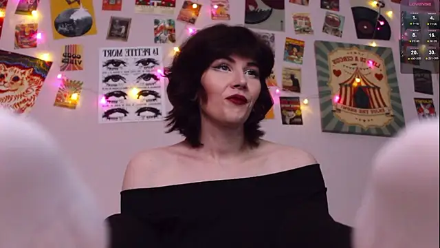 Luna Blake online show from March 21, 1:05 pm