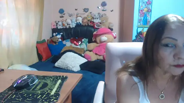 Snapshot of milfeddy_ chatting on October 13, 8:44 pm milfeddy online show from October 13, 8:44 pm