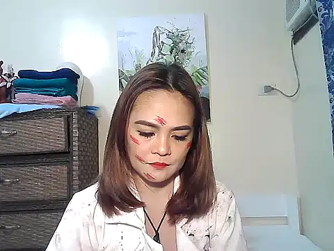 Snapshot of Kisses-13 chatting on November 1, 2:10 pm Kisses-13 online show from November 1, 2:10 pm