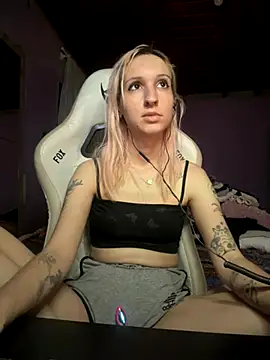 bunnydark00 online show from October 17, 3:10 am