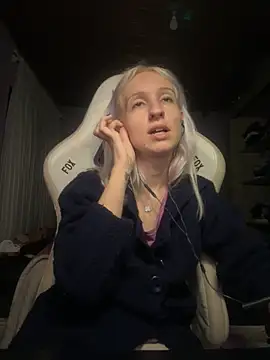 bunnydark00 online show from October 21, 1:31 am