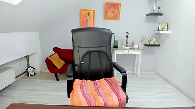 LollaGirl online show from November 14, 4:23 am